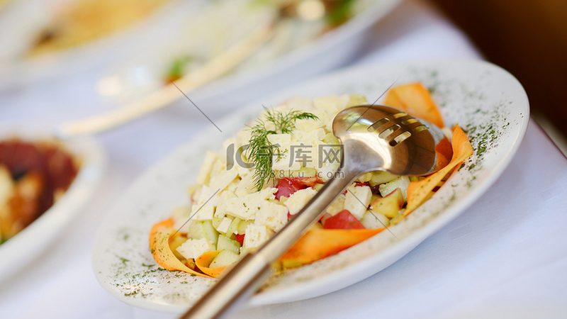 餐饮供应链加盟，如何选择优质品牌？**